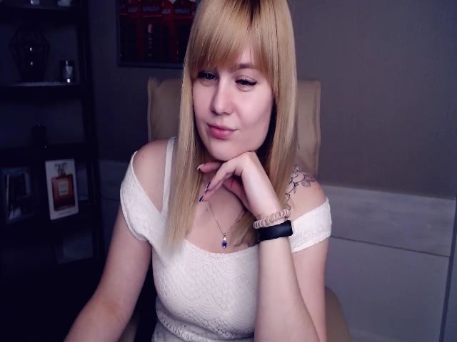 Live sex webcam photo for AdelinaBlondy #271148159