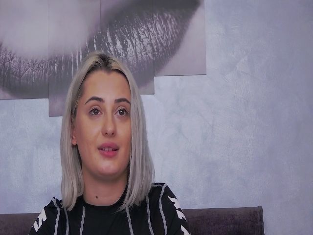 Live sex webcam photo for AnissaMaze #271147490