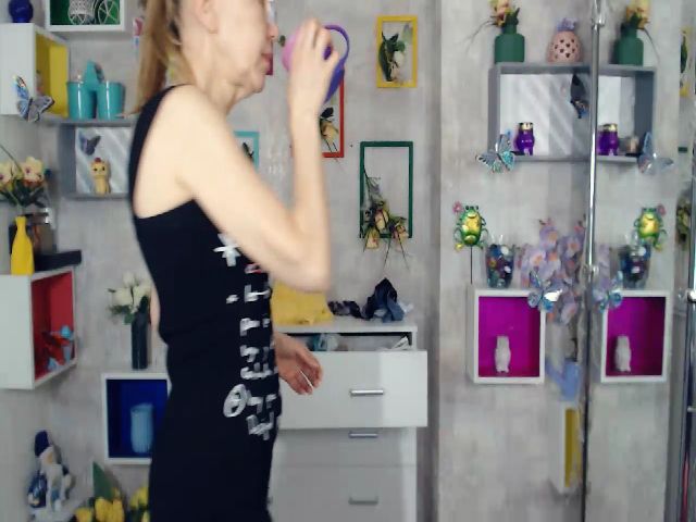 Live sex webcam photo for Greybunny #271147073