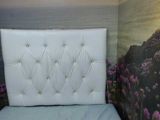 Live sex webcam photo for JuliaReeves #271154220