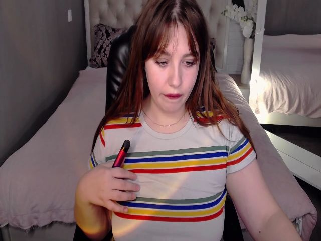 Live sex webcam photo for Karlee__Grey #271150895