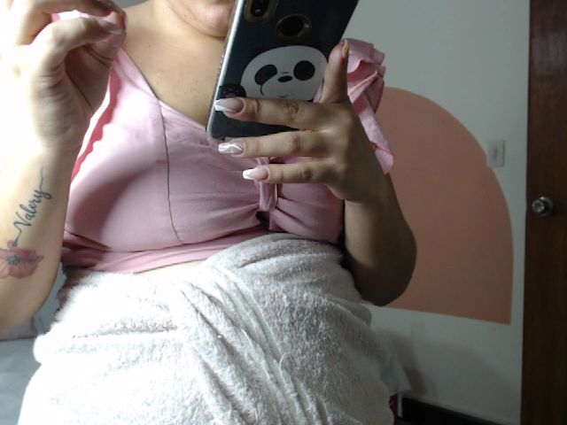 Live sex webcam photo for sophiie_fox #271142899