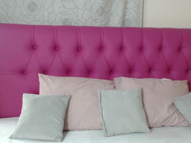 Live sex webcam photo for sophiie_fox #271143187