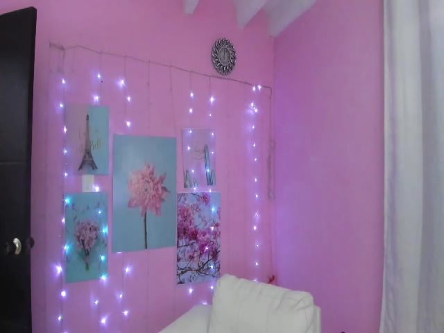 Live sex webcam photo for Lunita_start #271155626