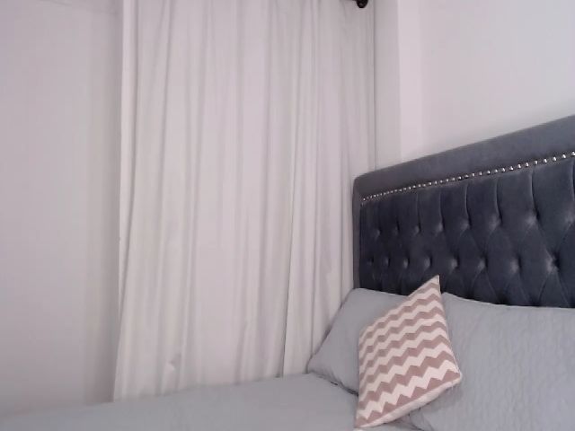 Live sex webcam photo for Miss_Luciaa #271142113