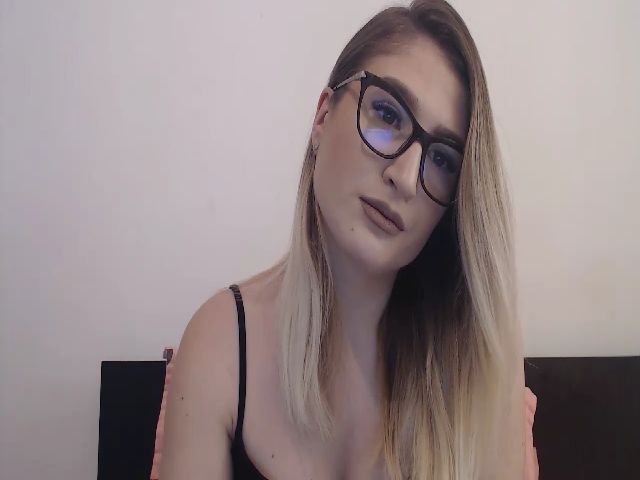 Live sex webcam photo for evellines91 #271147745