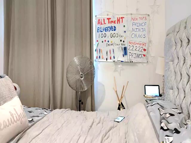 Live sex webcam photo for riamartinez #271149572