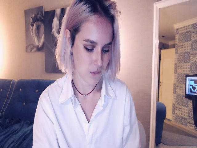 Live sex webcam photo for EMMA_U2 #271150999