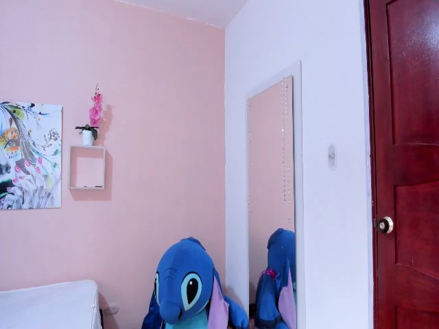 Live sex webcam photo for ZOE_CAT #271149934