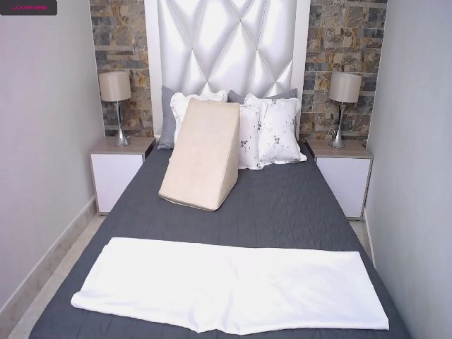 Live sex webcam photo for Sofyaa #271148171