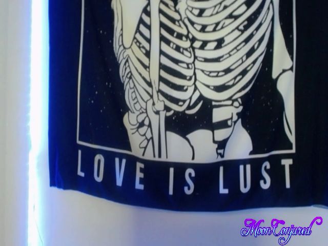 Live sex webcam photo for MoonConjured #271155815