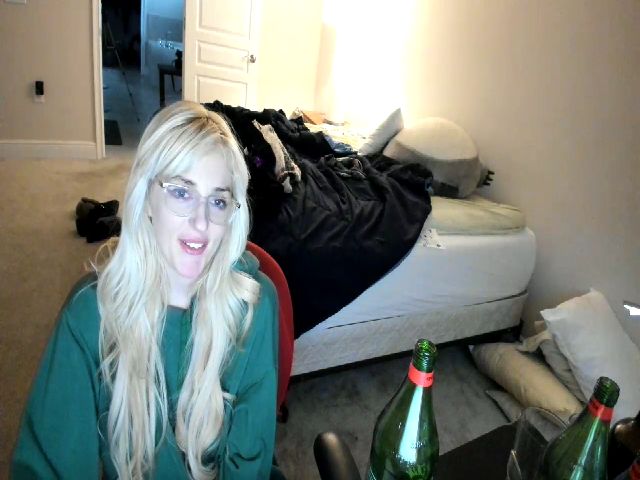 Live sex webcam photo for Domme_Jeans #271148059