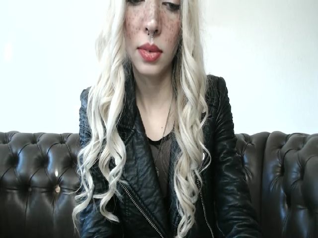 Live sex webcam photo for LanaAngiee #271150359