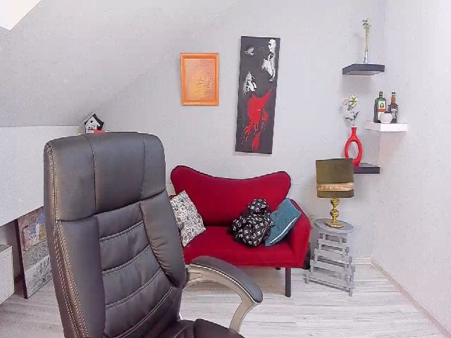 Live sex webcam photo for LizzieBrie #271143950