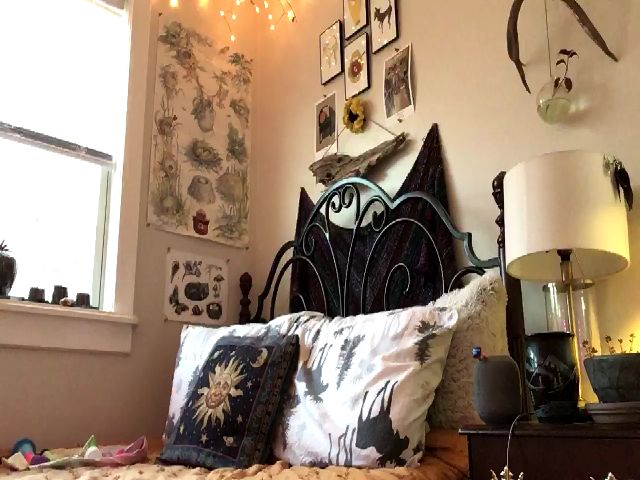 Live sex webcam photo for Lady_Garnet22 #271150234