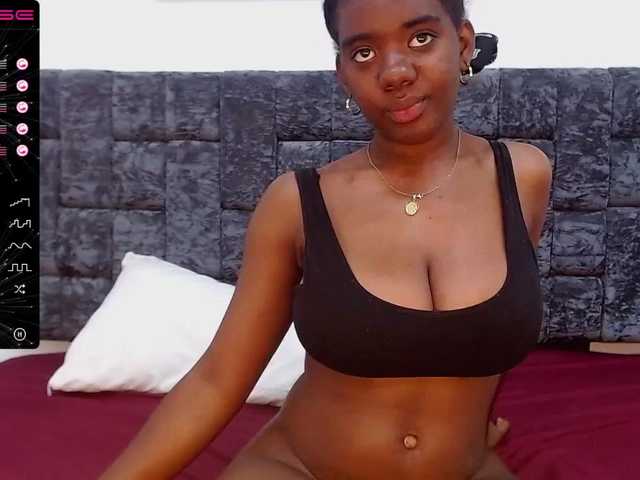 Live sex webcam photo for RoxyVelvet #271141119