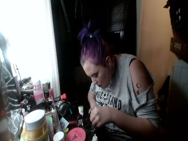 Live sex webcam photo for Weetziebabe #271155658