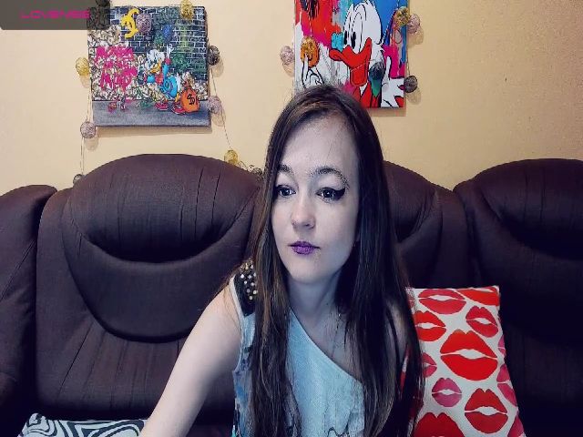 Live sex webcam photo for TinyKrisss #271146498