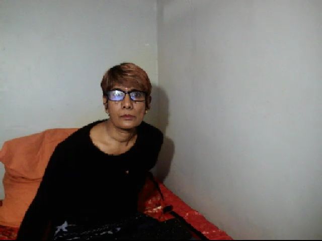 Live sex webcam photo for Indianmilf_4u #271142967
