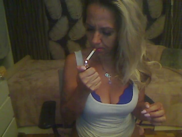 Live sex webcam photo for MilfHorny #271154933