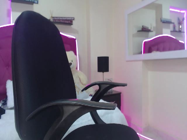 Live sex webcam photo for Grey_Evelyn #271147595