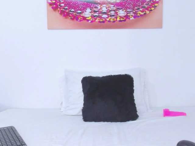 Live sex webcam photo for roxxy-travis #271149324