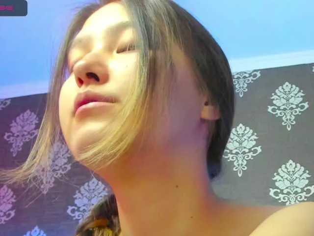 Live sex webcam photo for KayaLuan #271145215