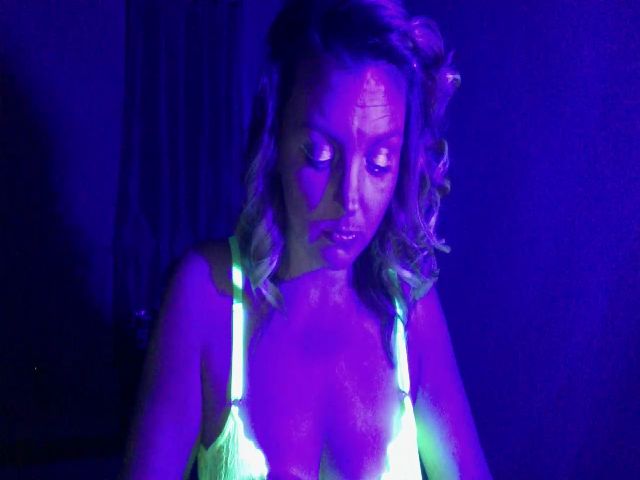 Live sex webcam photo for GoGo_Natasha #271157008