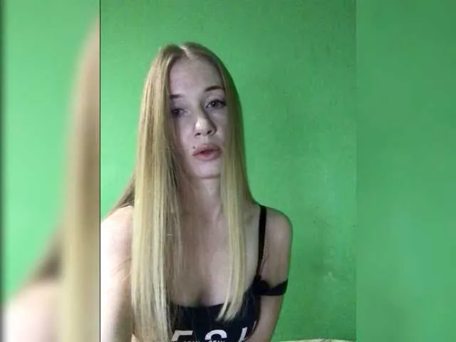Live sex webcam photo for NikolNice #271153173
