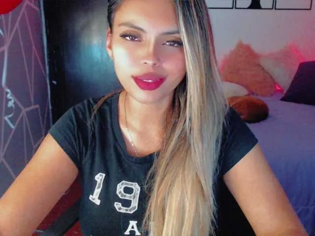 Live sex webcam photo for valery-saint #271140919