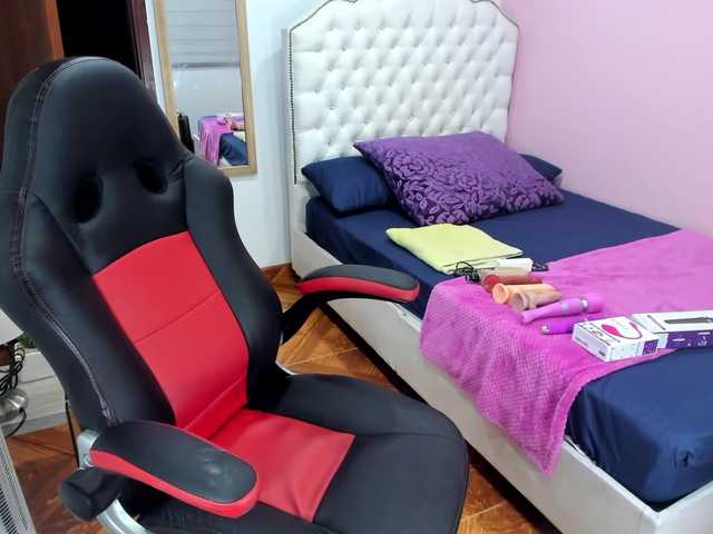 Live sex webcam photo for MerryColin #271157889