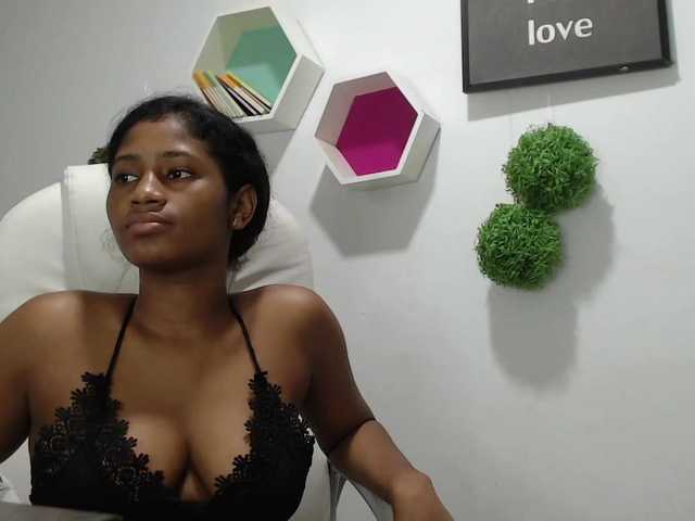 Live sex webcam photo for kissviolet #271162950