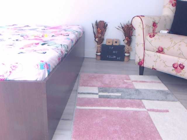 Live sex webcam photo for Petrra #271171025