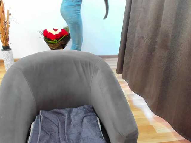 Live sex webcam photo for roses-dream #271162434