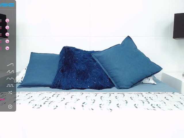 Live sex webcam photo for GracieSmall #271162532