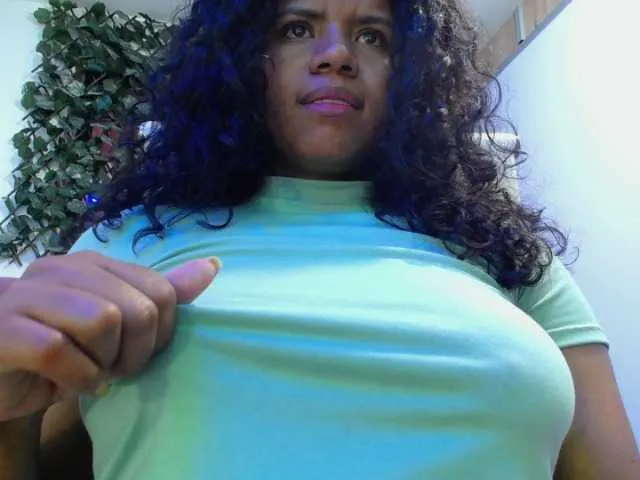 Live sex webcam photo for Ellie-Alves #271171530