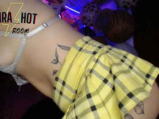 Live sex webcam photo for lucy-hot1 #271163132