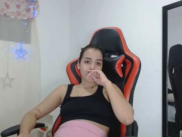 Live sex webcam photo for adri14-1 #271166856