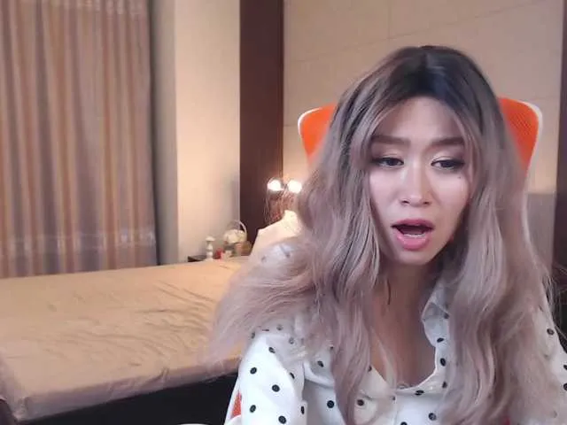 Live sex webcam photo for LiuSeon #271170703