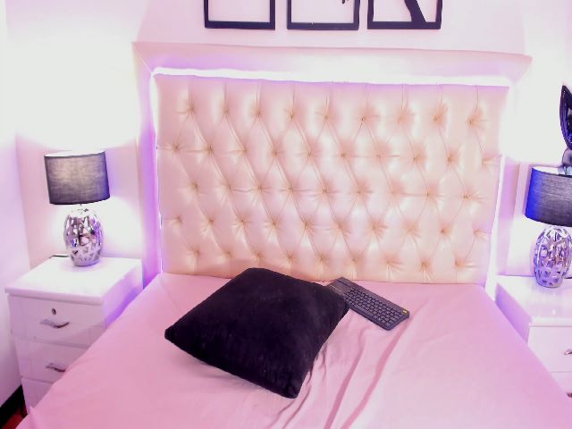 Live sex webcam photo for Mackenzie__20 #271163394