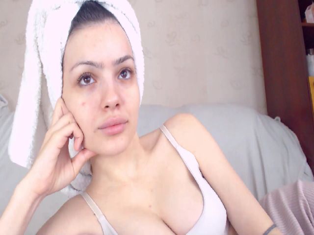 Live sex webcam photo for Snow_Whiteee #271165377