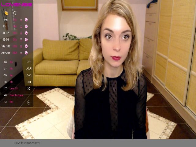 Live sex webcam photo for ELLIEFLOYD #271170979