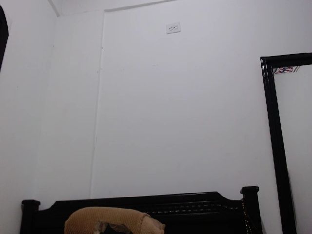 Live sex webcam photo for LaraSmiith_ #271173457