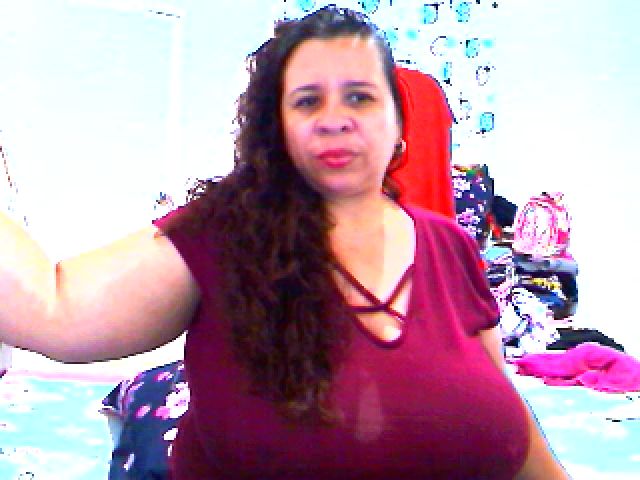 Live sex webcam photo for LatinaBigAss4 #271173927