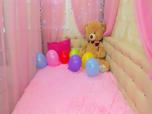 Live sex webcam photo for LIL_MAYA #271164137