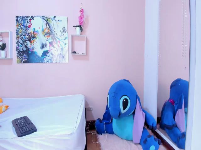 Live sex webcam photo for ZOE_CAT #271167369