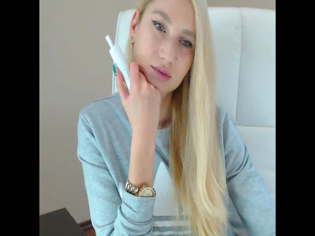 Live sex webcam photo for Miss_Sylvia #271165159