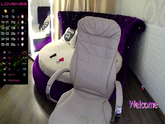 Live sex webcam photo for Red_Bunnyy #271161629