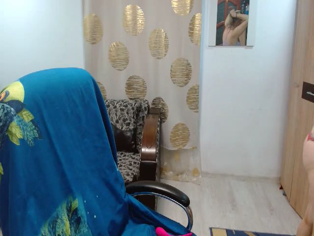 Live sex webcam photo for Sweet_love0 #271167916