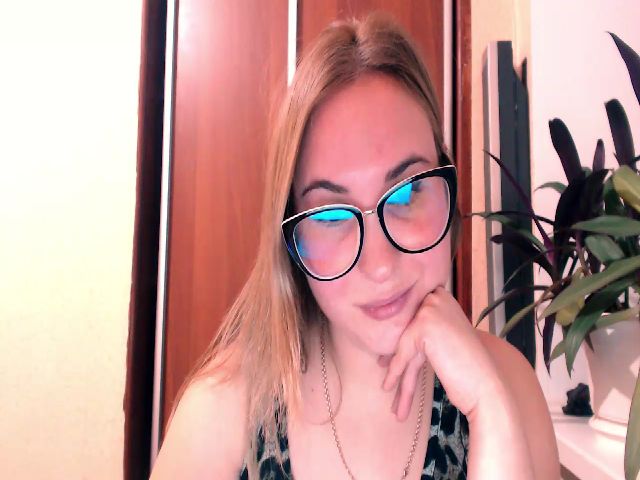 Live sex webcam photo for Kay_Lo #271172004